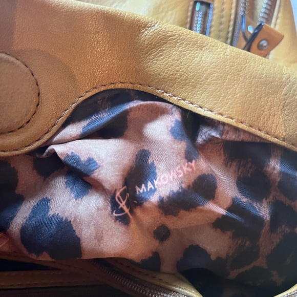 B Makowsky Shoulder Bag - Picture 7 of 9